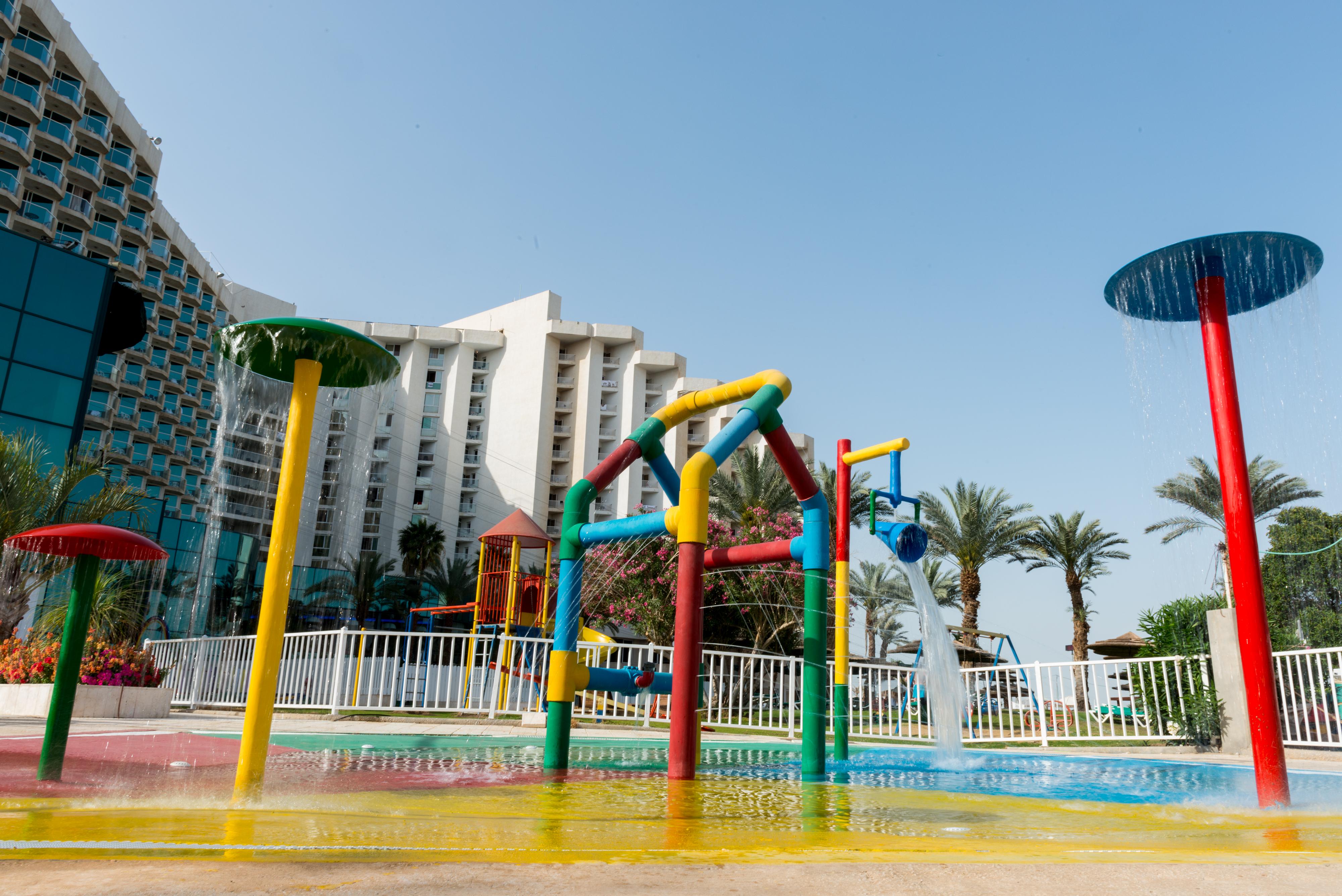 โรงแรมลีโอนาร์โด คลับ เดด ซี ออล อินคลูซีฟ เนเว โซฮาร์ ภายนอก รูปภาพ The water park at the hotel