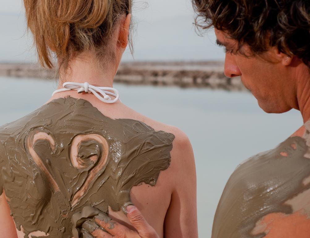 โรงแรมลีโอนาร์โด คลับ เดด ซี ออล อินคลูซีฟ เนเว โซฮาร์ ภายนอก รูปภาพ Mud bath at the Dead Sea